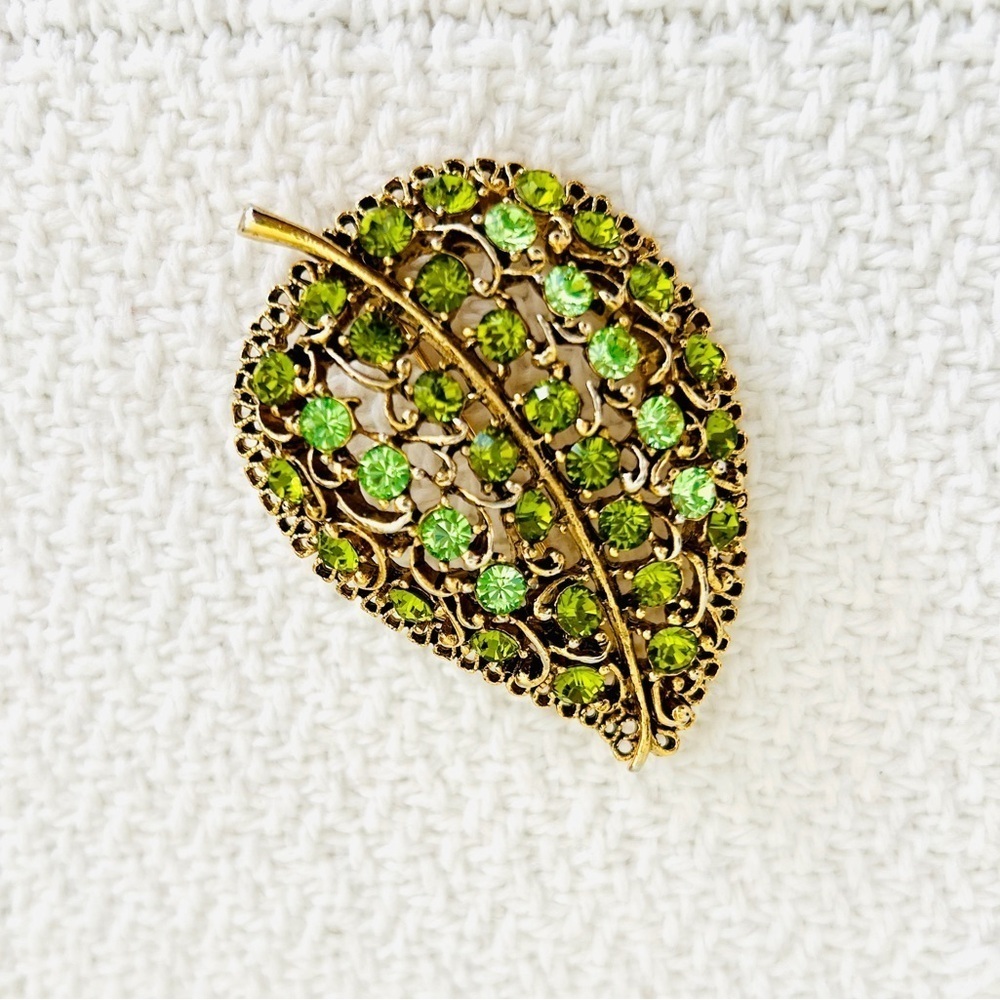 Vintage Green Rhinestone Leaf Brooch Goldtone Filigree Pin Botanical Statement